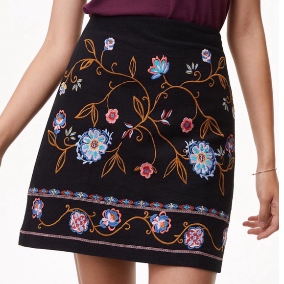 LOFT Dresses & Skirts - LOFT Black Embroidered 100% Cotton Lined Mini Skirt 12 Floral Side Zip